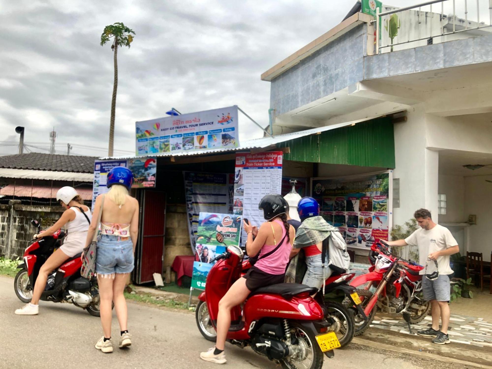 Easy Go Backpacker Hostel Vang Vieng Zewnętrze zdjęcie